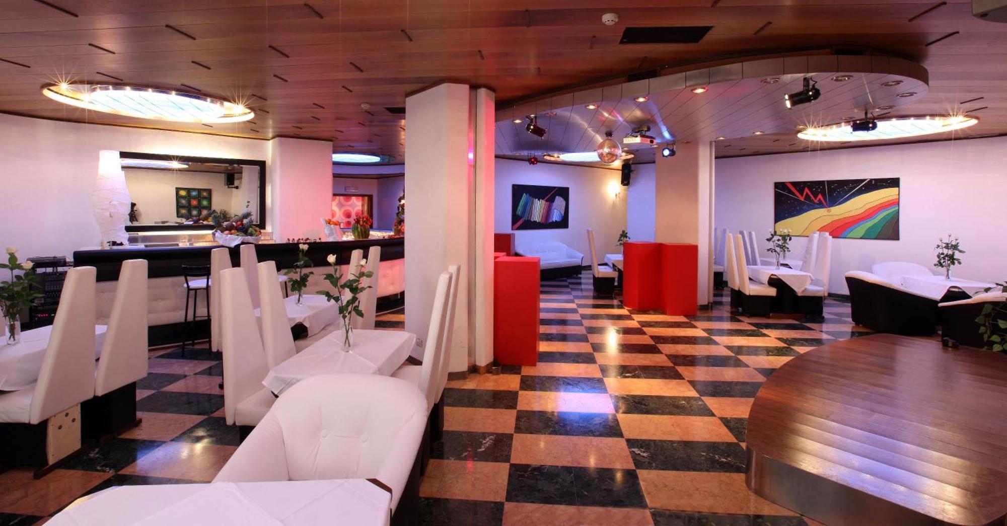 Royal Olympic Hotel Pinzolo Exterior photo