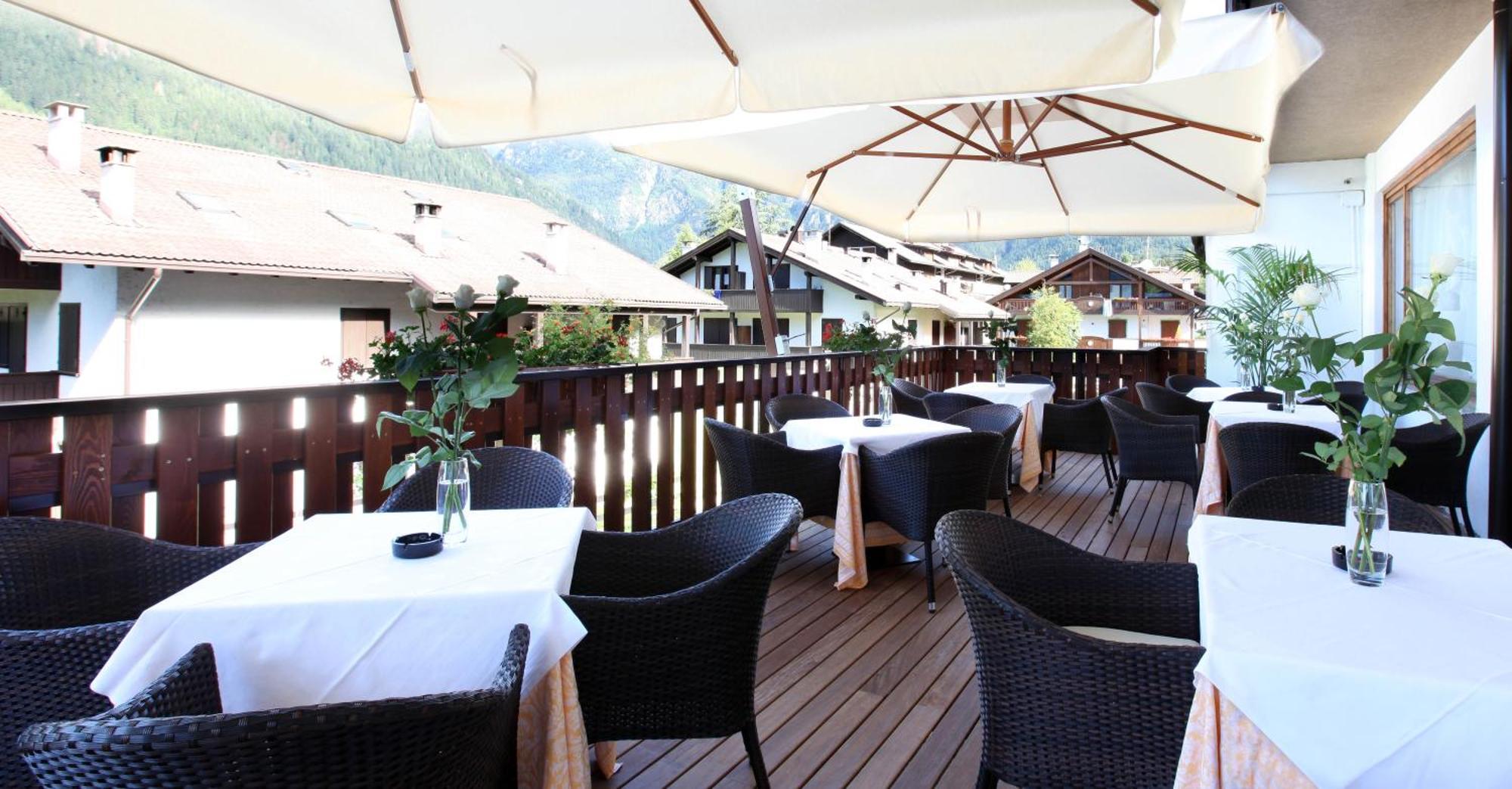 Royal Olympic Hotel Pinzolo Exterior photo