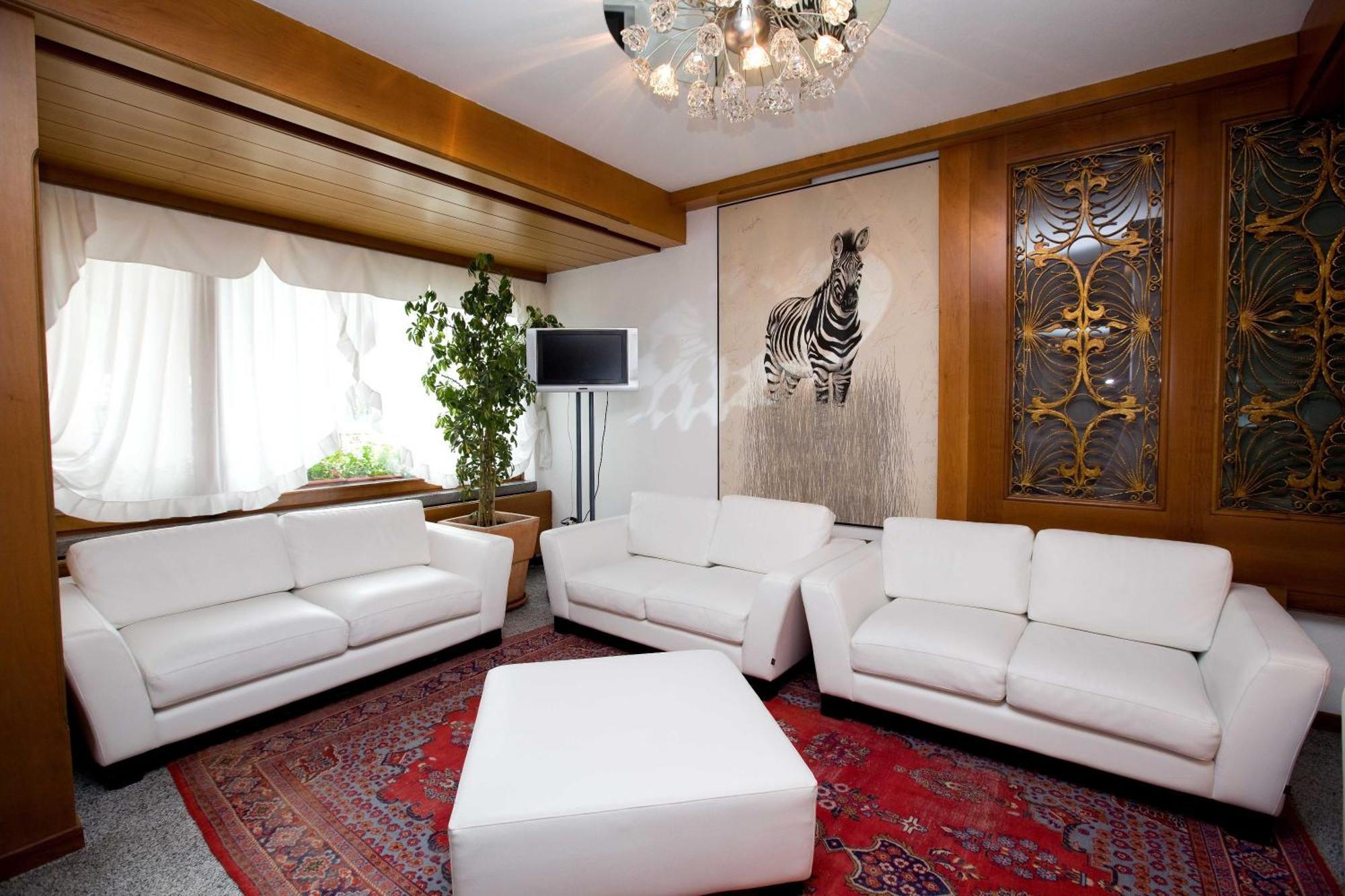 Royal Olympic Hotel Pinzolo Exterior photo